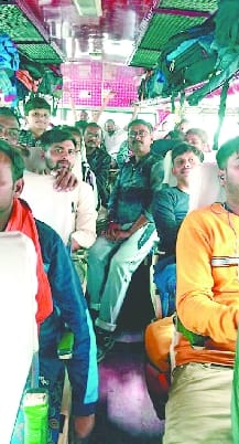 जिले से अमरनाथ यात्रा पर गए लोगों ने अपने पर परिवारों को भेजी अपनी कुशलता की तस्वीरें। 