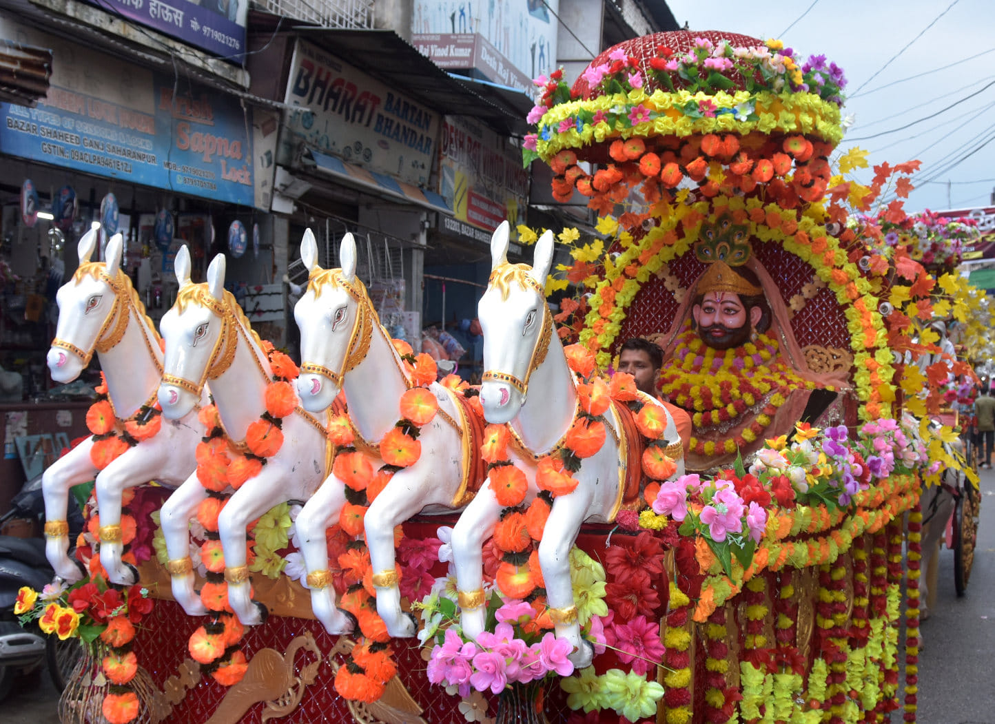 सहारनपुर के अग्रवाल धर्मशाला से निकली भगवान जगन्नाथ की शोभा यात्रा में शमिल श्री खाटू श्याम जी क? सहारनपुर के अग्रवाल धर्मशाला से निकली भगवान जगन्नाथ की शोभा यात्रा में शमिल श्री खाटू श्याम जी क?