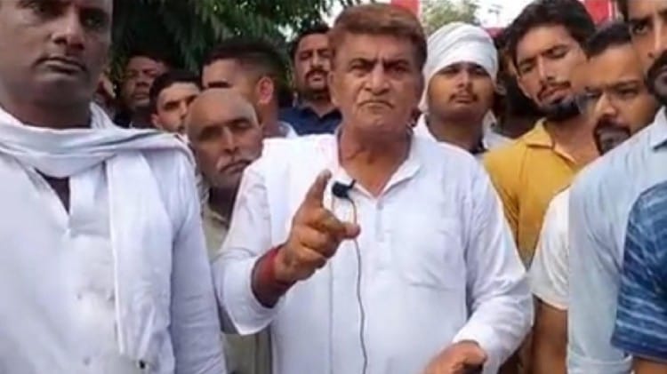 आरोपियों की गिरफ्तारी की मांग।