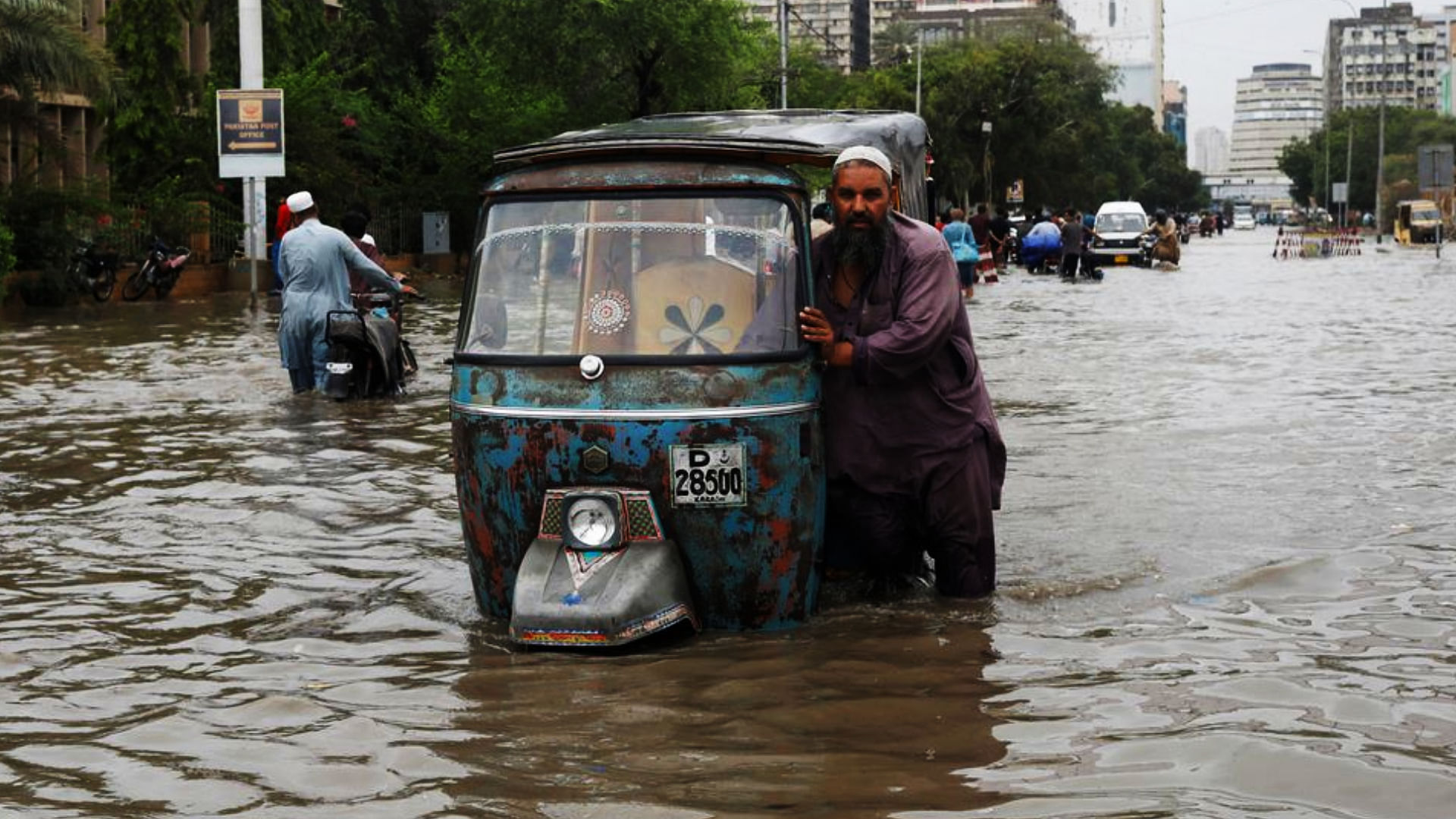 68 Killed As Torrential Rain Batters Pakistan's Sindh And Balochistan  Provinces - Flood In Pakistan: पाकिस्तान में सिंध और बलूचिस्तान में  मूसलाधार बारिश से आई बाढ़, 68 लोगों की मौत - Amar