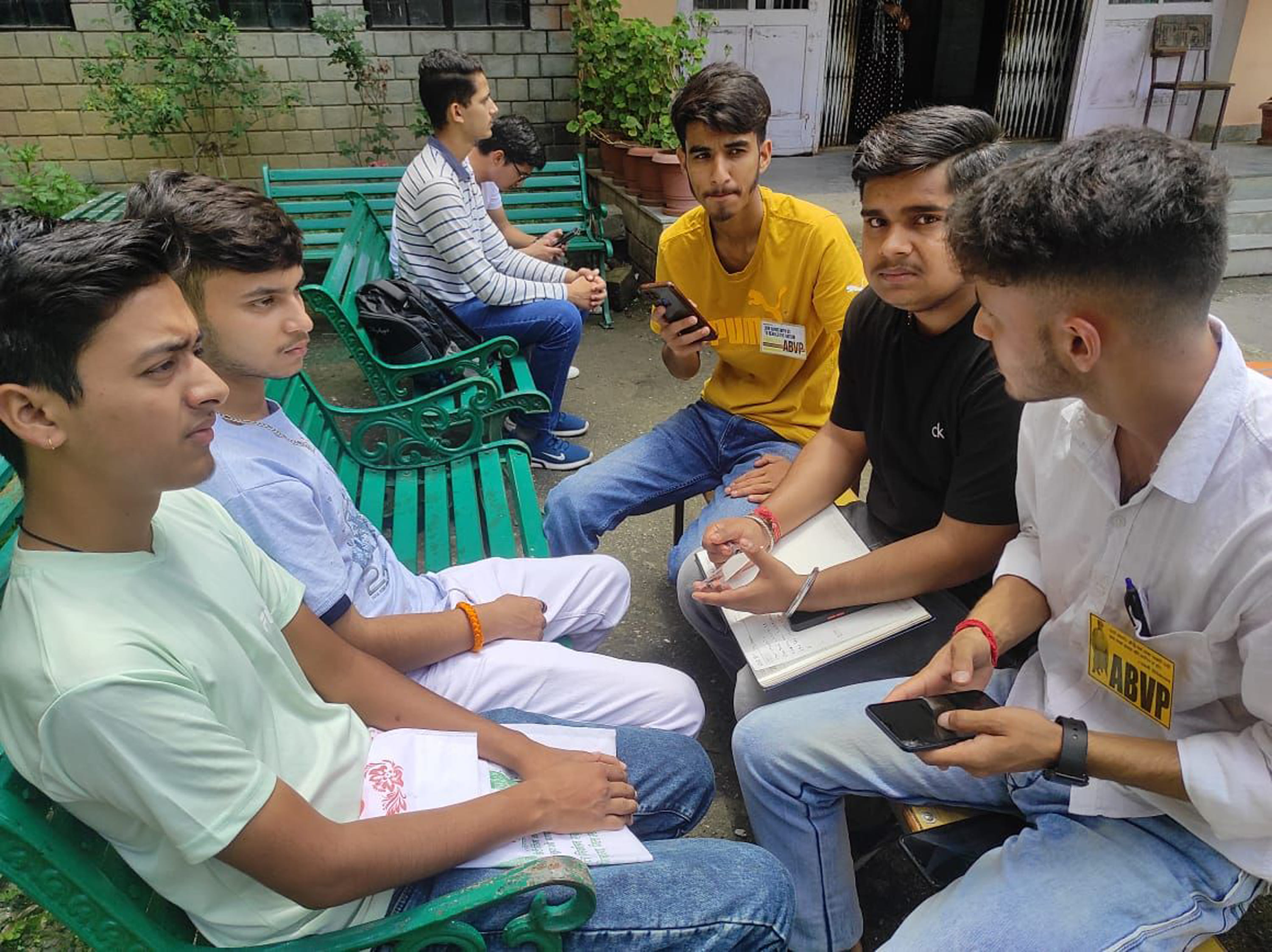 जोगिंद्रनगर महाविद्यालय में नए सत्र के दाखिले के लिए पहुंचे विद्यार्थी संवाद जोगिंद्रनगर महाविद्यालय में नए सत्र के दाखिले के लिए पहुंचे विद्यार्थी संवाद