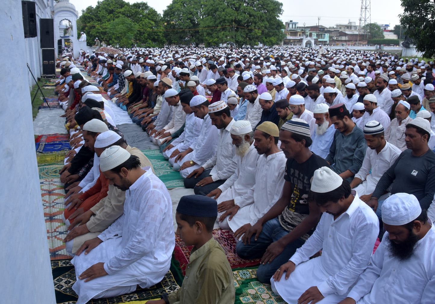 सहारनपुर के अंबाला रोड स्थित ईदगाह में ईद की नमाज अदा करते मुस्लिम समाज के लोग सहारनपुर के अंबाला रोड स्थित ईदगाह में ईद की नमाज अदा करते मुस्लिम समाज के लोग