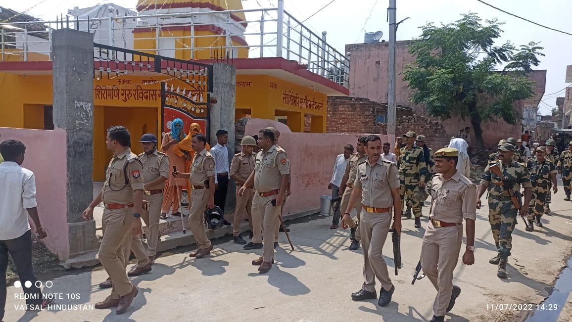 युवक का शव पहुंचने के दौरान माली में तैनात पुलिस बल और अधिकारी