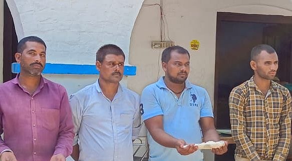 फोटो-25- पुलिस गिरफ्त में आरोपी