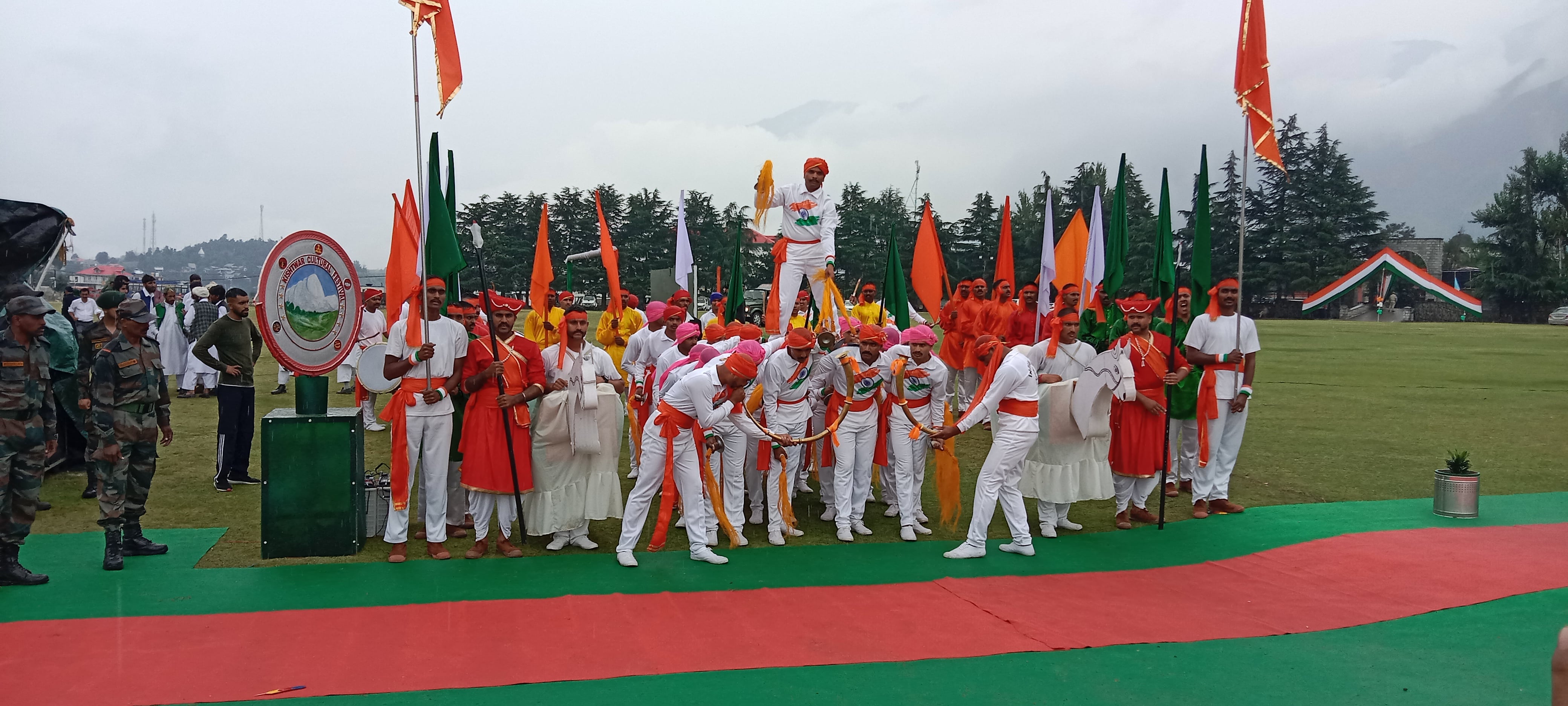 फोटो.....भारतीय सेना की तरफ से दो दिवसीय सांस्कृतिक उत्सव मनाया गया। वीर नारियों को सम्मानित किया ग फोटो.....भारतीय सेना की तरफ से दो दिवसीय सांस्कृतिक उत्सव मनाया गया। वीर नारियों को सम्मानित किया ग