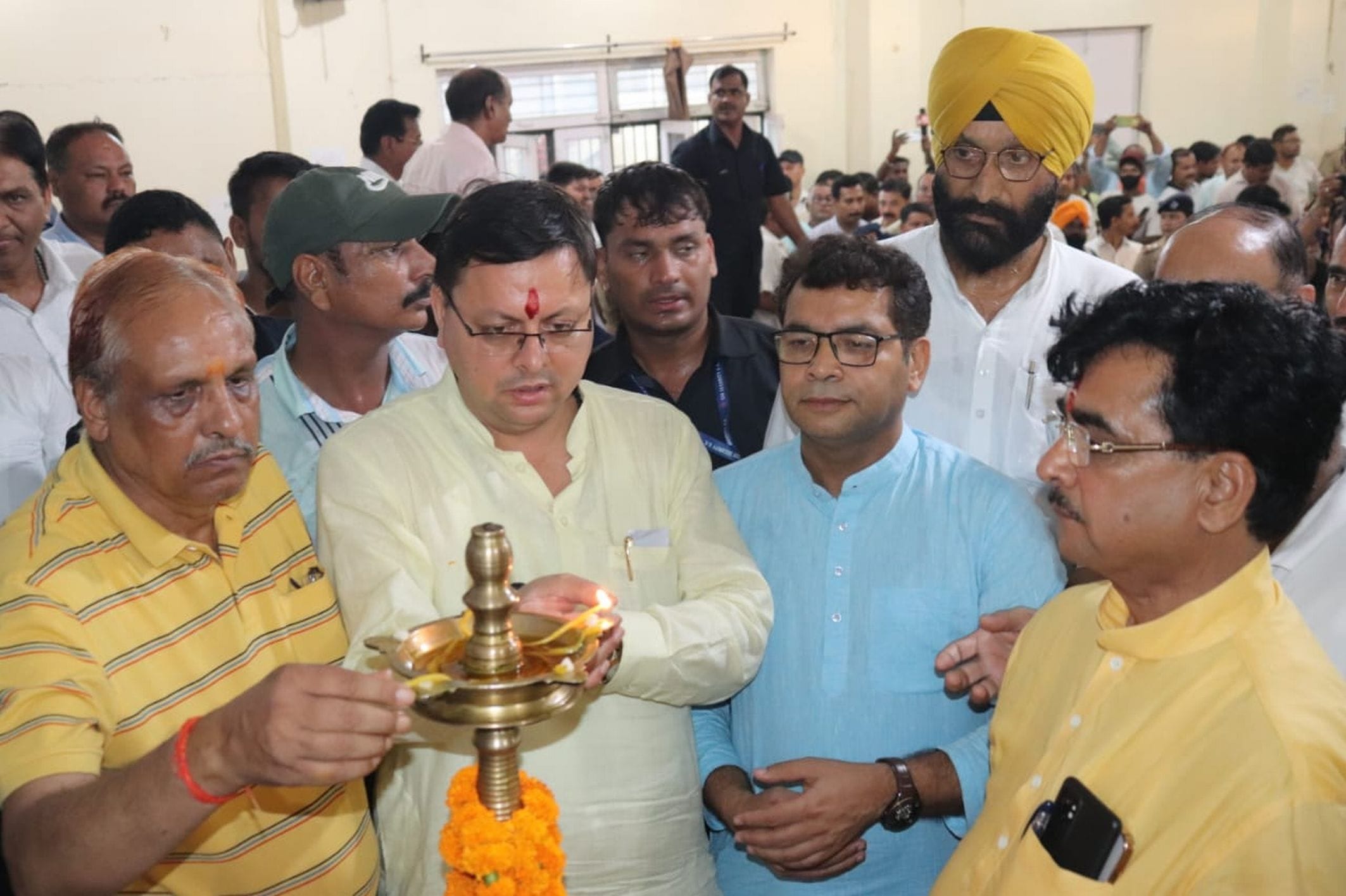 खटीमा में आयोजित व्यापार मंडल के शपथ ग्रहण समारोह का शुभारंभ करते सीएम पुष्कर सिंह धामी। संवाद खटीमा में आयोजित व्यापार मंडल के शपथ ग्रहण समारोह का शुभारंभ करते सीएम पुष्कर सिंह धामी। संवाद