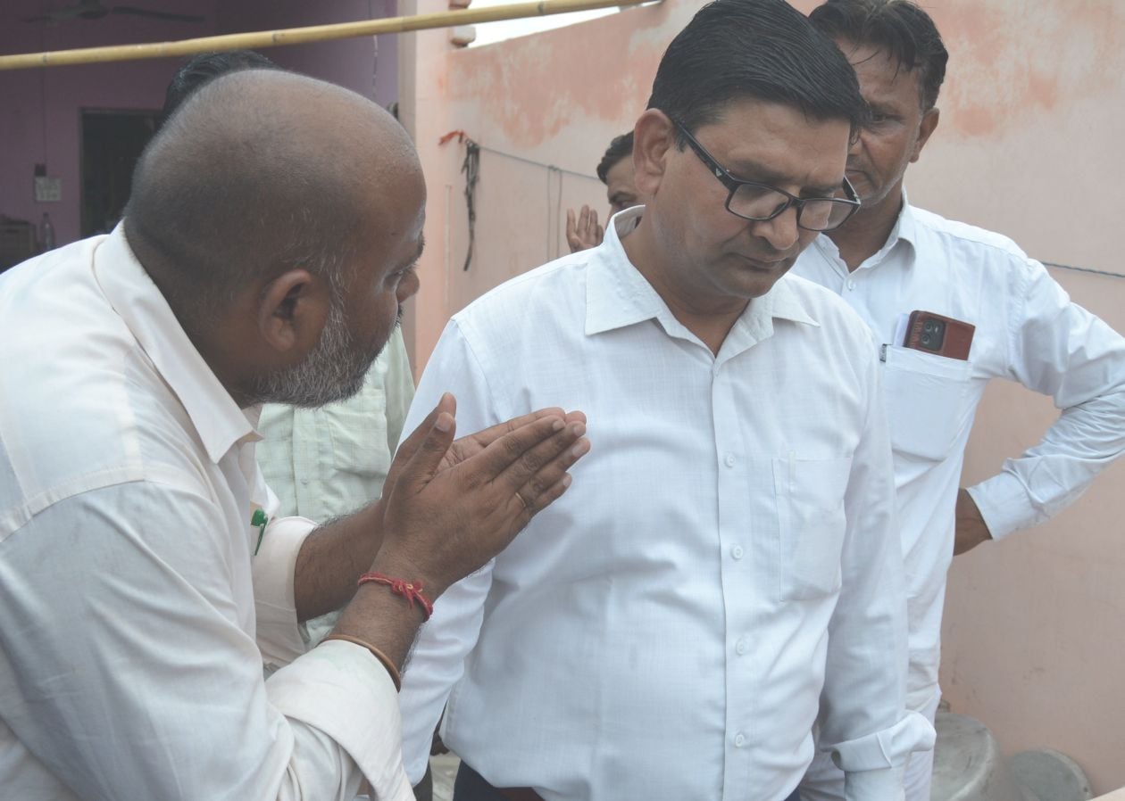 गलती माफ करो--सैनी नगर कालोनी में मकानो के ऊपर टूटी पड़ी हाईटेंशन बिजली की लाइन को लेकर एसडीओ यशें? गलती माफ करो--सैनी नगर कालोनी में मकानो के ऊपर टूटी पड़ी हाईटेंशन बिजली की लाइन को लेकर एसडीओ यशें?