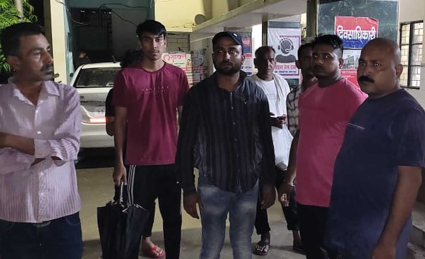 कोतवाली में शिकायत करने पहुंचे मृतक के परिजन