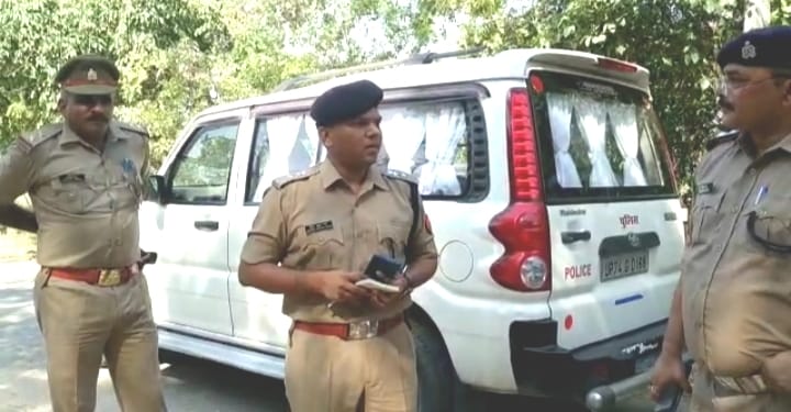 कन्नौज बवाल : जानकारी लेते एसपी कुंवर अनुपम सिंह। संवाद