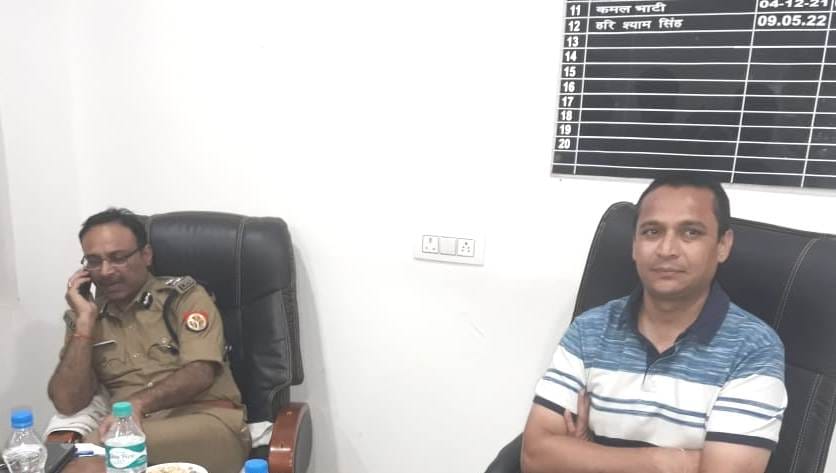 कन्नौज बवाल : तालग्राम थाने में डटे कमिश्नर राज शेखर और आईजी प्रशांत कुमार। संवाद