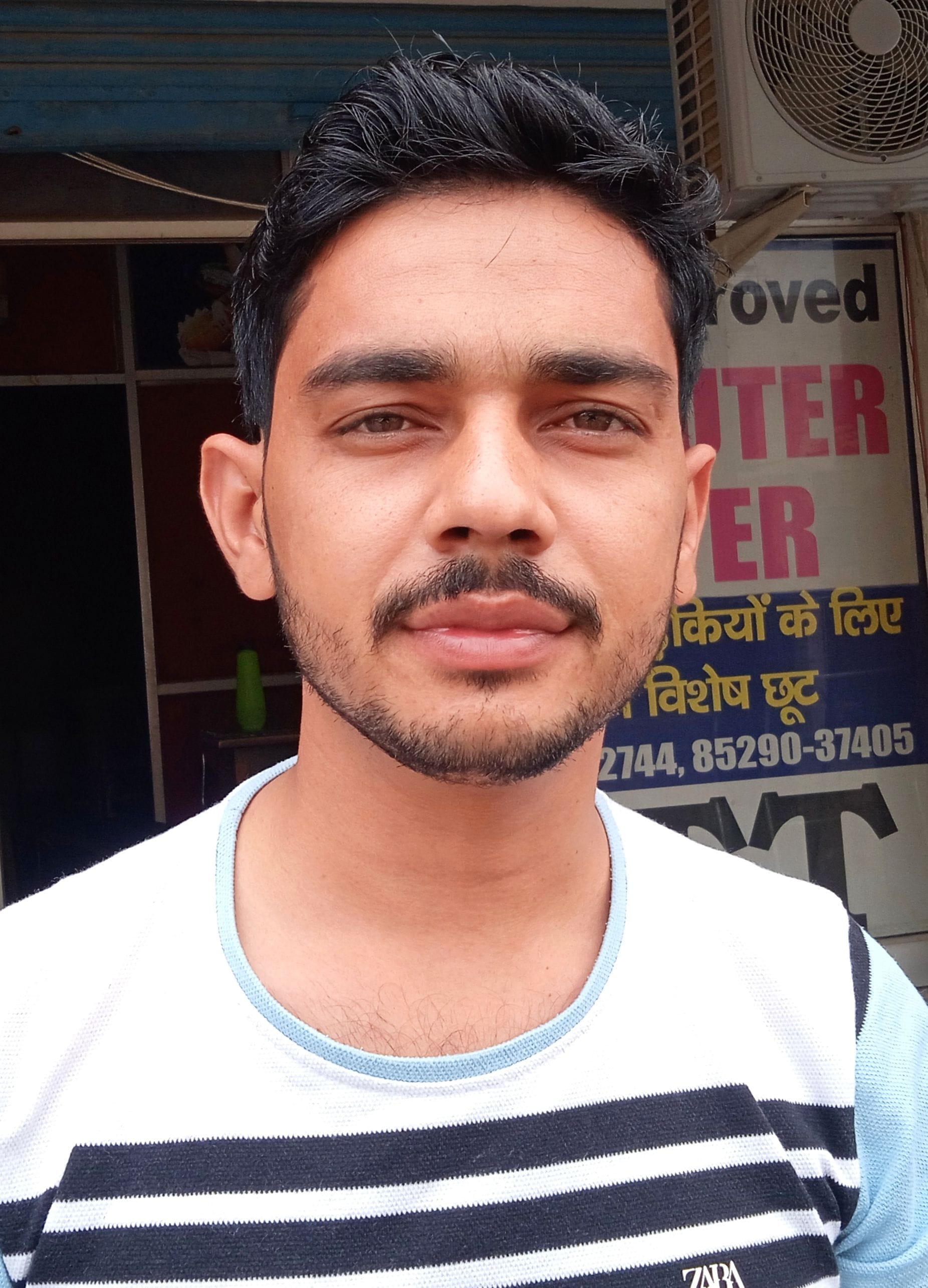  अजय।