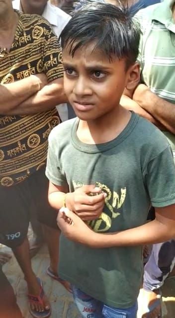जानकारी देता मृतका का बेटा नैतिक। संवाद जानकारी देता मृतका का बेटा नैतिक। संवाद
