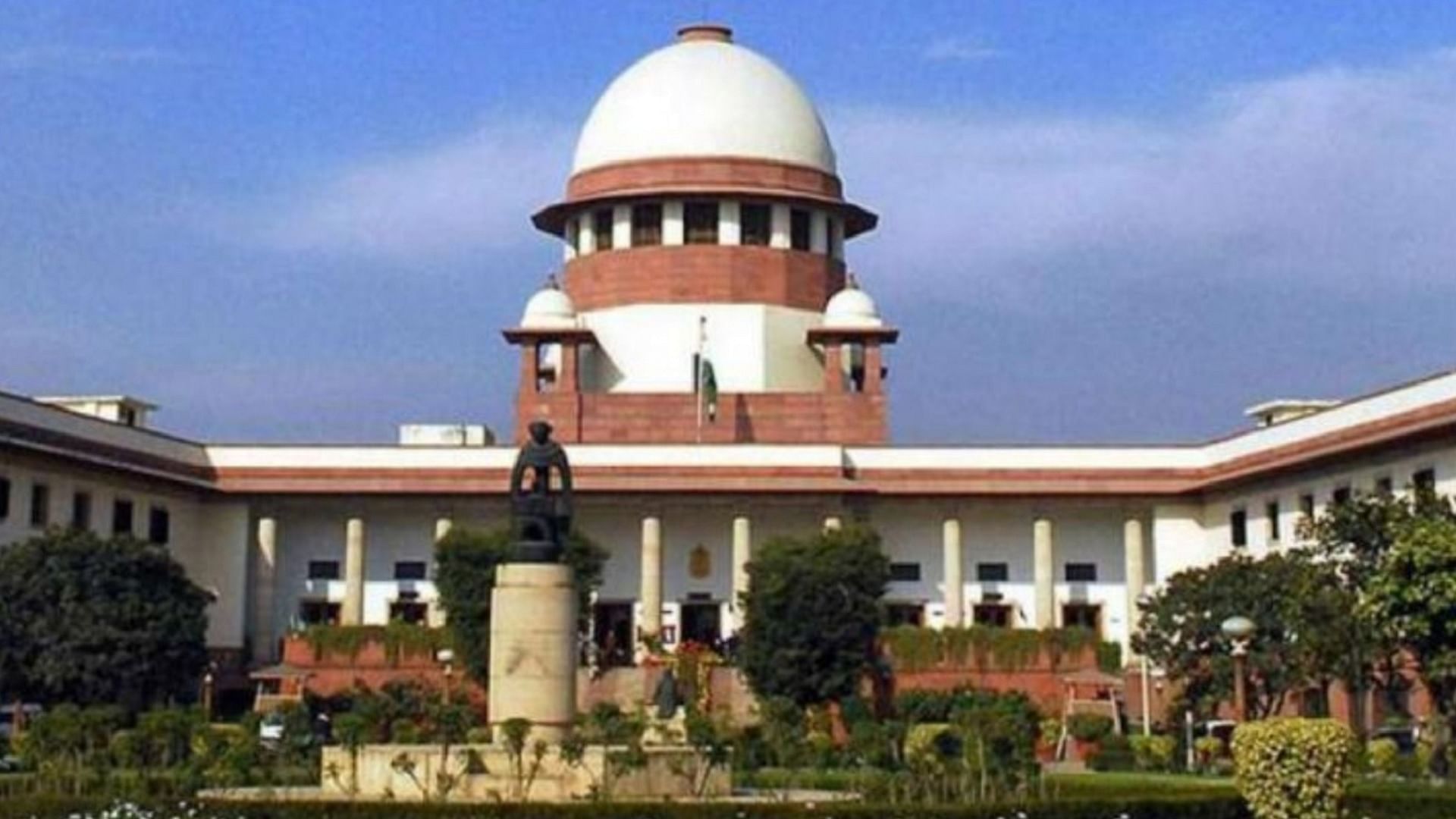 Supreme Court To Examine Special Status To Educational Institution By  Administrated Minority Community - Supreme Court: अल्पसंख्यकों द्वारा  प्रशासित शैक्षणिक संस्थान को विशेष दर्जा देने के ...