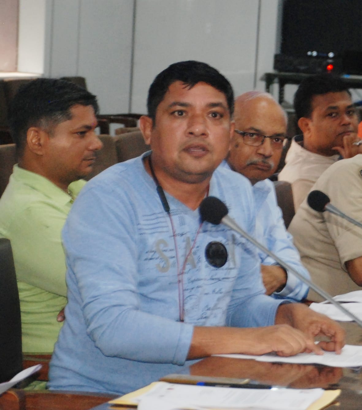 बागपत कलक्ट्रेट स्थित सभागार में बैठक में समस्या रखते बागपत इंडस्ट्रीज वेलफेयर एसोसिएशन के महा? बागपत कलक्ट्रेट स्थित सभागार में बैठक में समस्या रखते बागपत इंडस्ट्रीज वेलफेयर एसोसिएशन के महा?
