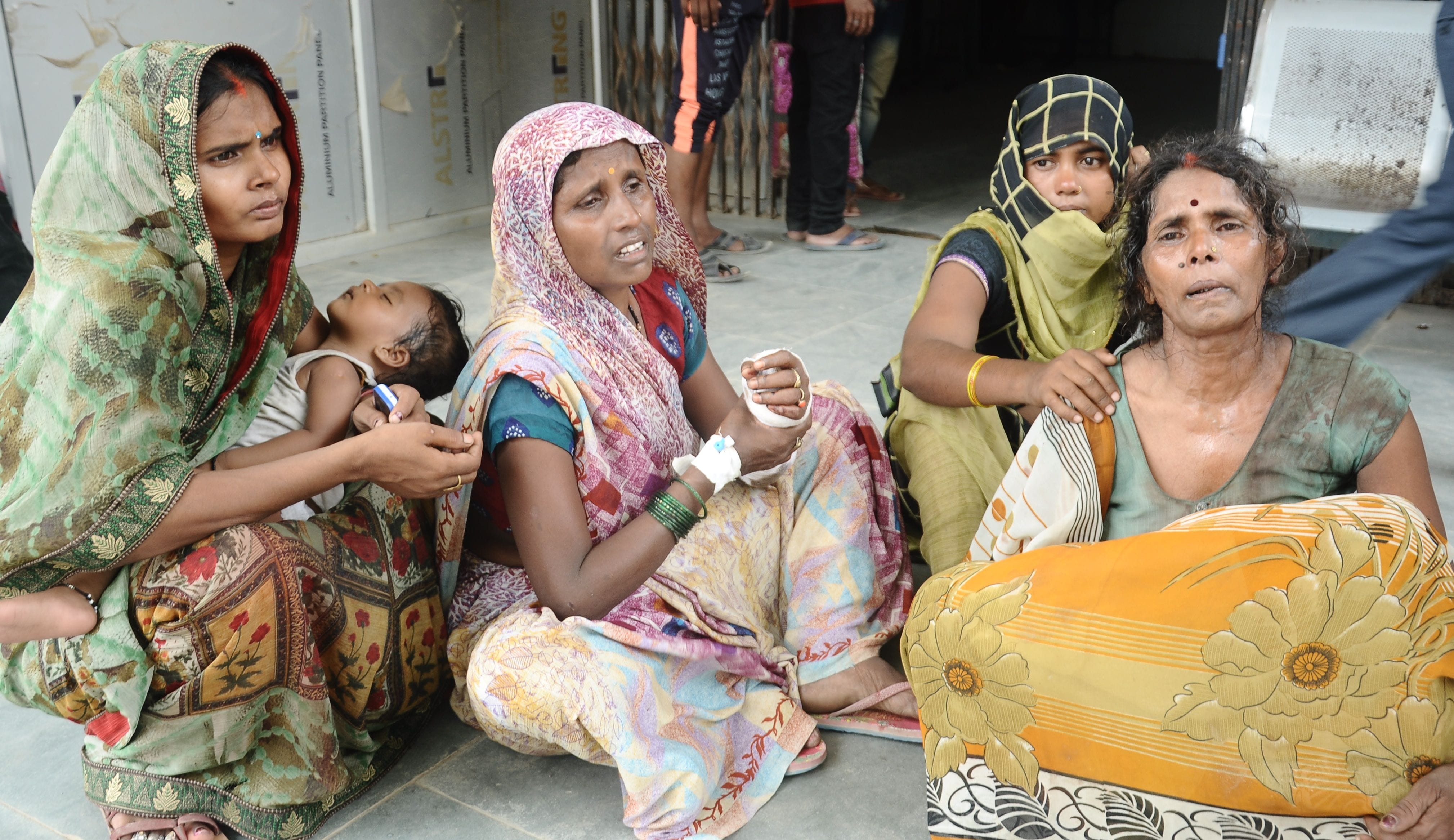 जेठवारा थाना क्षेत्र के अमरौना महराजगंज में दो पक्षों में हुई मारपीट में घायल अधेड़ की मौत के बाद जेठवारा थाना क्षेत्र के अमरौना महराजगंज में दो पक्षों में हुई मारपीट में घायल अधेड़ की मौत के बाद