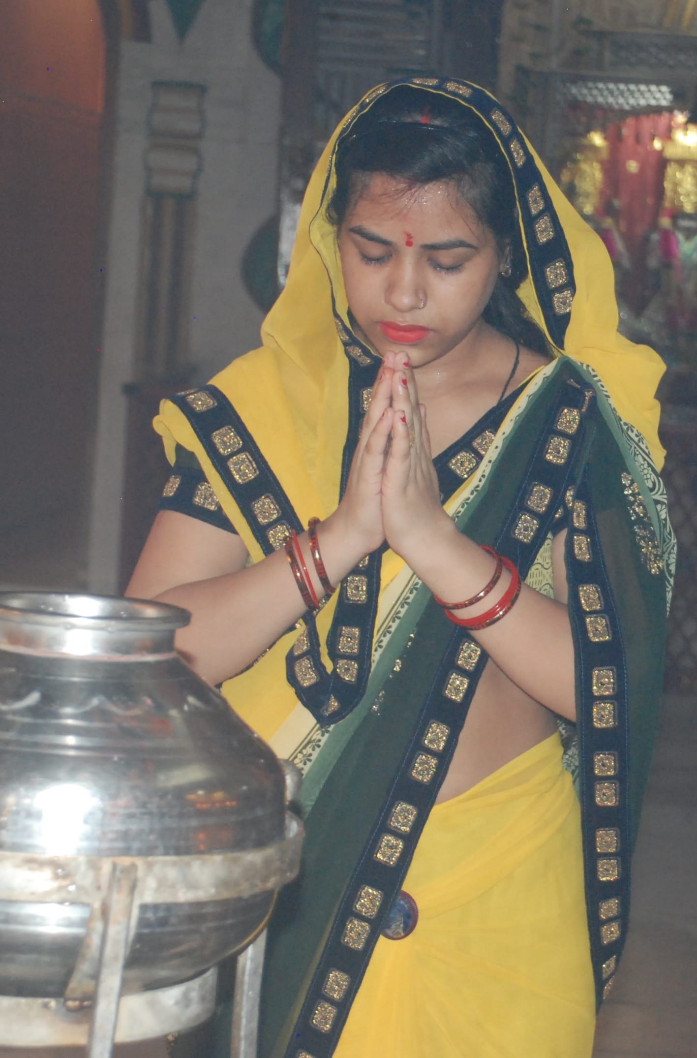 शिव-शंभु सुन ले पुकार: बागपत के ठाकुरद्घारा मंदिर में  सावन के पहले सोमवार को पूजा के बाद प्रार्थन?