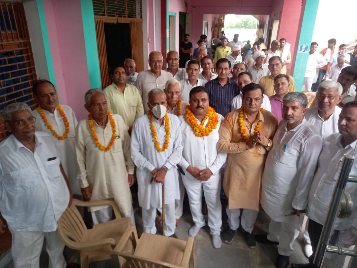 बागपत के जाट भवन में सभा के बाद घोषित किए गए अध्यक्ष व अन्य पदाधिकारी बागपत के जाट भवन में सभा के बाद घोषित किए गए अध्यक्ष व अन्य पदाधिकारी