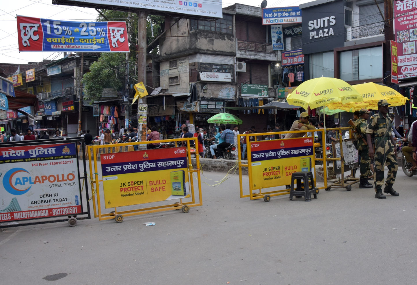 नेहरू मार्केट का कांवड़ के चलते बंद किया गया मार्ग तैनात सुरक्षा बल नेहरू मार्केट का कांवड़ के चलते बंद किया गया मार्ग तैनात सुरक्षा बल