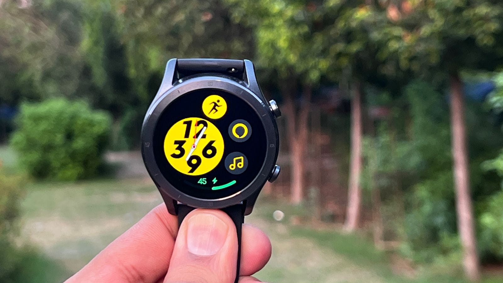 Realme TechLife Watch R100 Review: क्या 3,500 रुपये में यह कॉलिंग वाली बेस्ट स्मार्टवॉच है