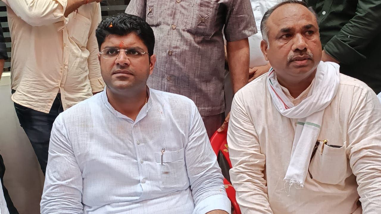 37-कैथल। उप मुख्यमंत्री दूष्यंत चौटाला के साथ पाला राम सैनी। 37-कैथल। उप मुख्यमंत्री दूष्यंत चौटाला के साथ पाला राम सैनी।