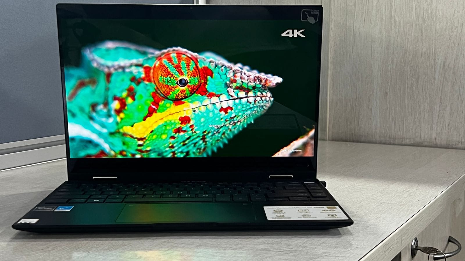 Asus ZenBook 14 Flip OLED Review: जबरदस्त परफॉर्मेंस वाला टू इन वन लैपटॉप