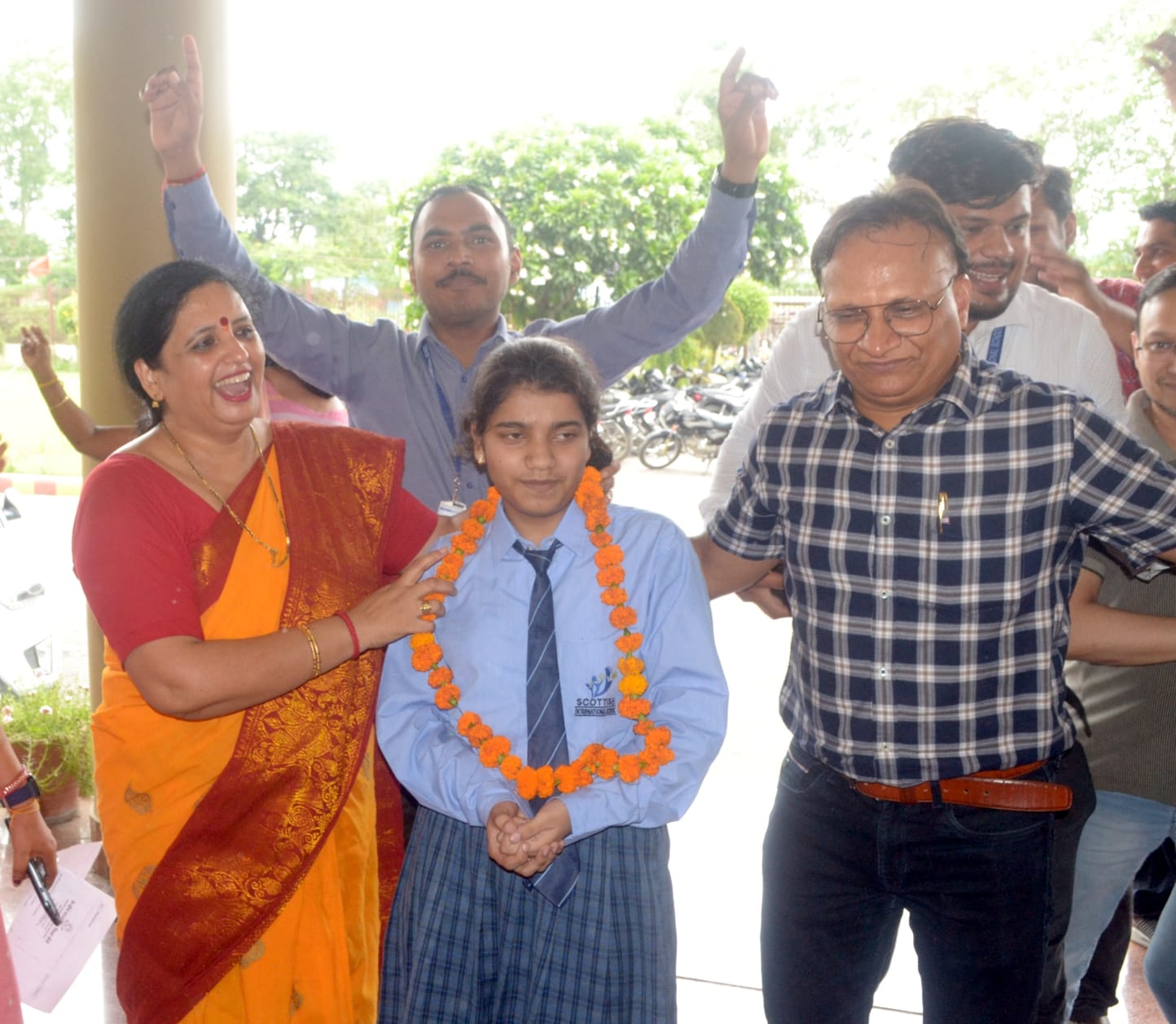शामली के स्कॉटिस स्कूल में 10वीं की परीक्षा में नेशनल टॉपर बनी दिया नामदेव का स्वागत करती प्रधाना? शामली के स्कॉटिस स्कूल में 10वीं की परीक्षा में नेशनल टॉपर बनी दिया नामदेव का स्वागत करती प्रधाना?