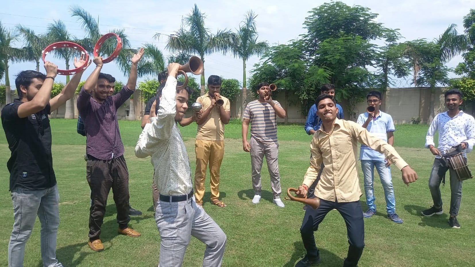 देश भक्ति के गीतों पर झूमे मेधावी : बागपत के सेंट एंजेल्स पब्लिक स्कूल में रिजल्ट आने के बाद देश भक देश भक्ति के गीतों पर झूमे मेधावी : बागपत के सेंट एंजेल्स पब्लिक स्कूल में रिजल्ट आने के बाद देश भक