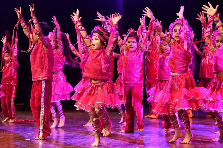 students-made-a-splash-with-dance-in-tagore-theater