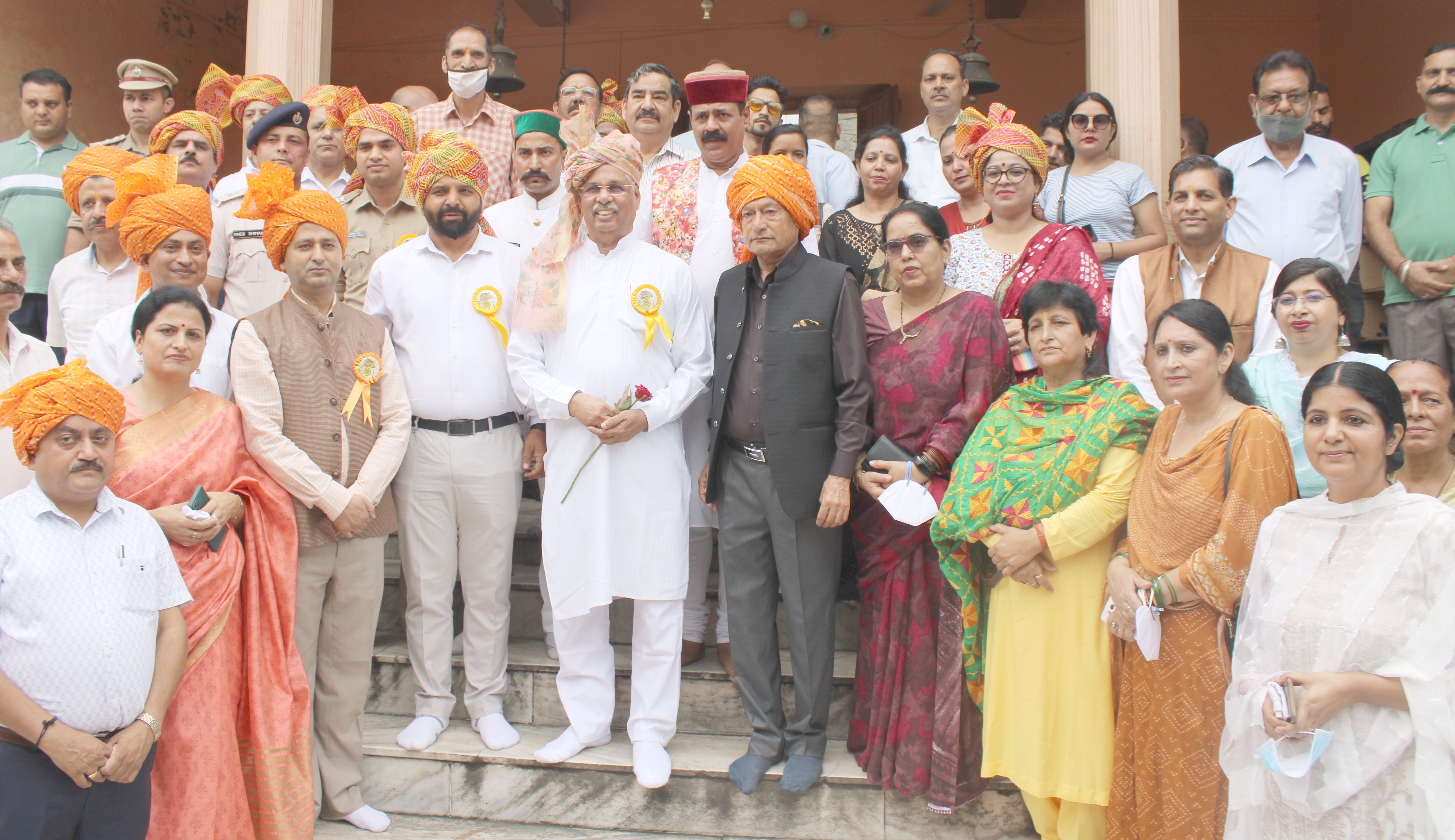 मिंजर मेले के शुभारंभ के मौके पर लक्ष्मीनाराण मंदिर में राज्यपाल हिमाचल प्रदेश राजेंद्र विश्वन?