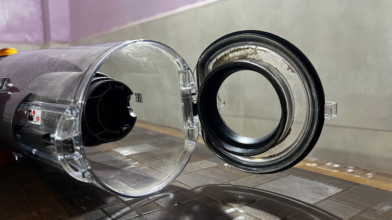 Dyson V15 Detect Review: अच्छी बैटरी लाइफ के साथ डायसॉन का सबसे पावरफुल वैक्यूम क्लिनर