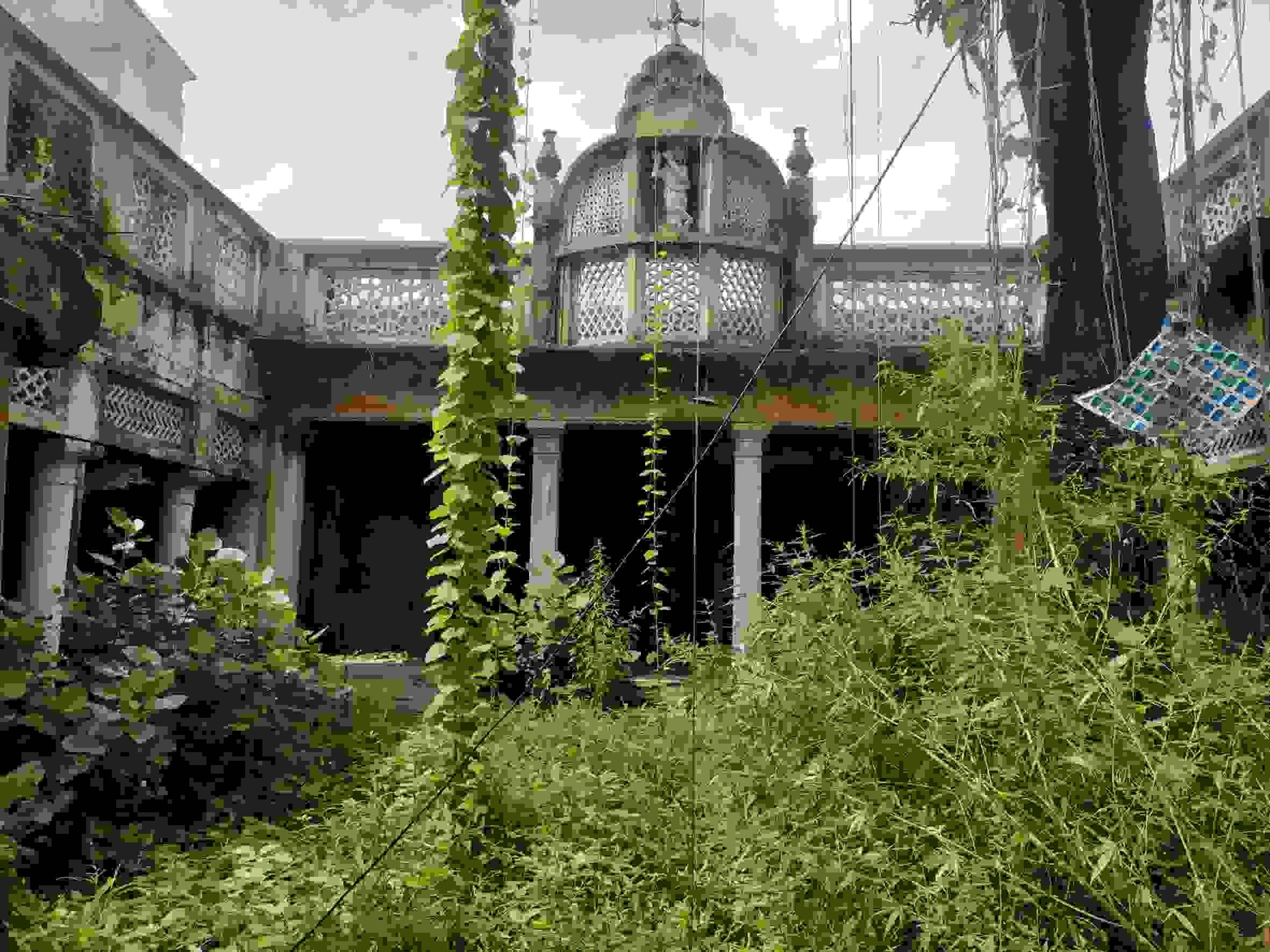 Donated building 71 years ago became ruins for women's hospital Donated building 71 years ago became ruins for women's hospital