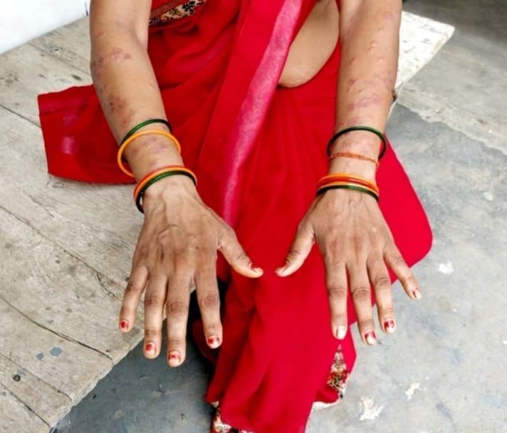 हाथों में पके हुए दानें दिखाती महिला। संवाद हाथों में पके हुए दानें दिखाती महिला। संवाद