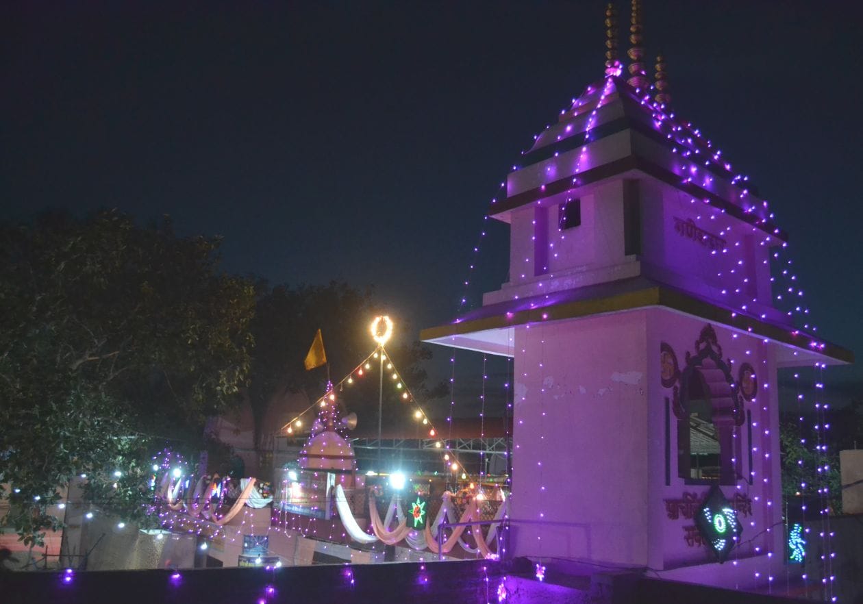 रोशनी में नहाया सबली महादेव मंदिर। संवाद रोशनी में नहाया सबली महादेव मंदिर। संवाद