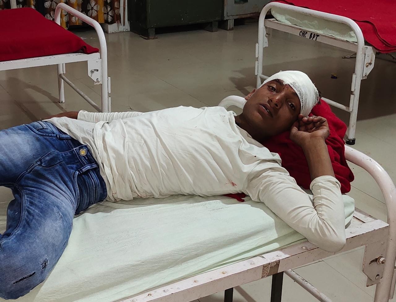 पुराना कस्बे में मारपीट में घायल हुआ युवक पुराना कस्बे में मारपीट में घायल हुआ युवक