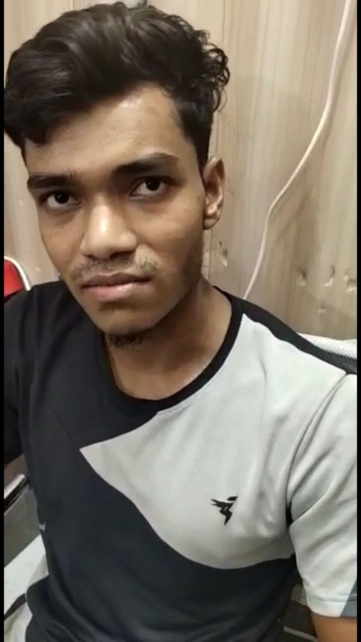 पिता, मां और भतीजी की हत्या के बाद थाना गांधी पार्क में पकड़ा गया आरोपी सौरभ ।