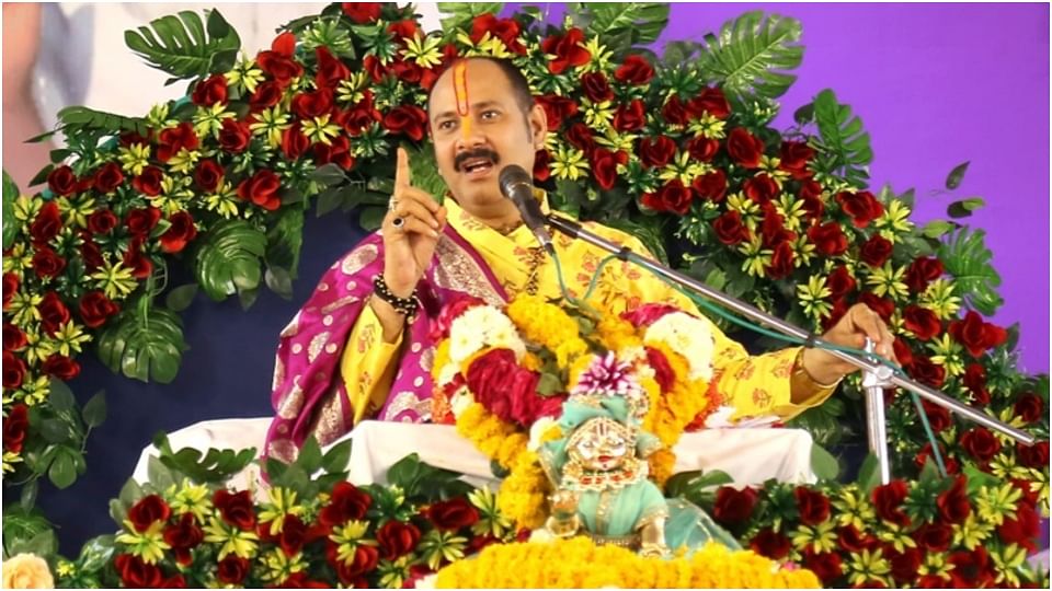 Crowd Devotees Gathered Listen Shiv Mahapuran In Indore Pt Pradeep Mishra -  Indore News: भगवान शिव की कथा सुनने उमड़ी भक्तों का भीड़, पं. मिश्रा बोले-  सांस निकल जाए तो शरीर शव
