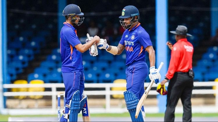 IND vs WI Live: 17 ओवर के बाद भारत 87/0, धवन अर्धशतक के करीब, शुभमन 36 रन बनाकर क्रीज पर