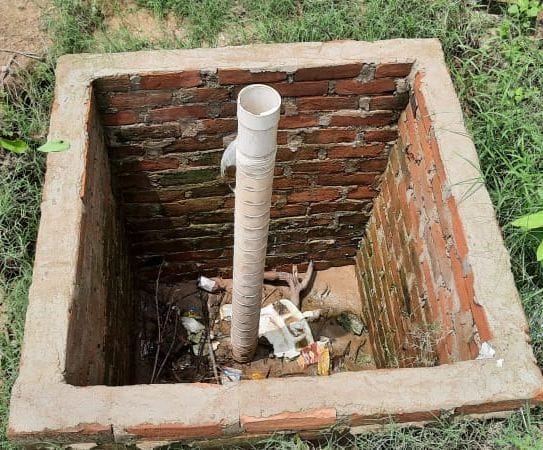 फोटो- 17- ग्राम पंचायत राममदार के संविलियन स्कूल में अधूरा वाटर हार्वेस्टिंग सिस्टम