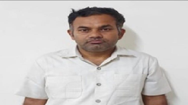Delhi Police Crime Branch Arrests Former Bsf Cook For Cheating Over Rs 100  Crore - ठग 'राम' अरेस्ट: 100 करोड़ की ठगी में Bsf का पूर्व रसोइया गिरफ्तार,  एक-दो नहीं हजारों लोगों