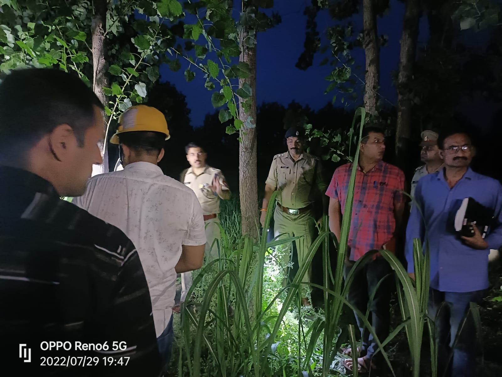गंगोह में युवक का शव मिलने के बाद मौके पर जांच करती पुलिस गंगोह में युवक का शव मिलने के बाद मौके पर जांच करती पुलिस