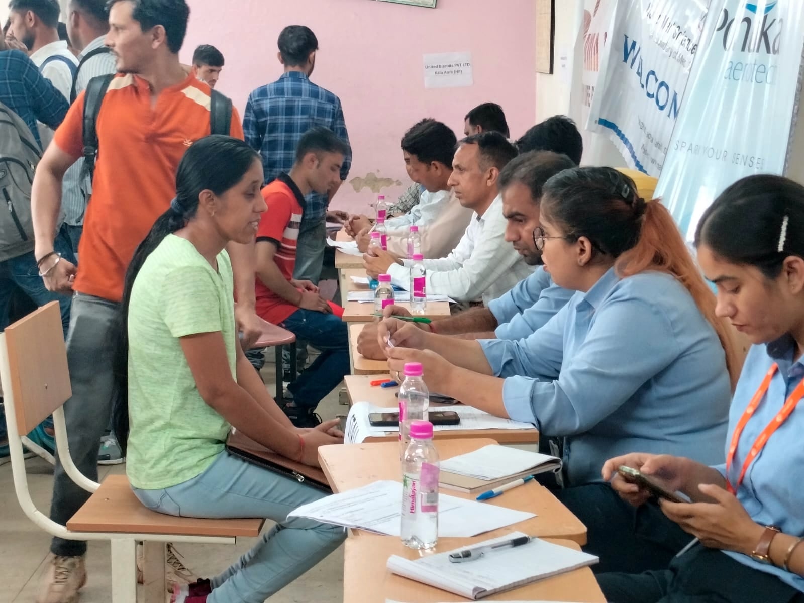 आईटीआई नाहन में रोजगार मेले के दौरान अभ्यर्थियों के साक्षात्कार लेते विभिन्न कंपनियों के प्रति? आईटीआई नाहन में रोजगार मेले के दौरान अभ्यर्थियों के साक्षात्कार लेते विभिन्न कंपनियों के प्रति?