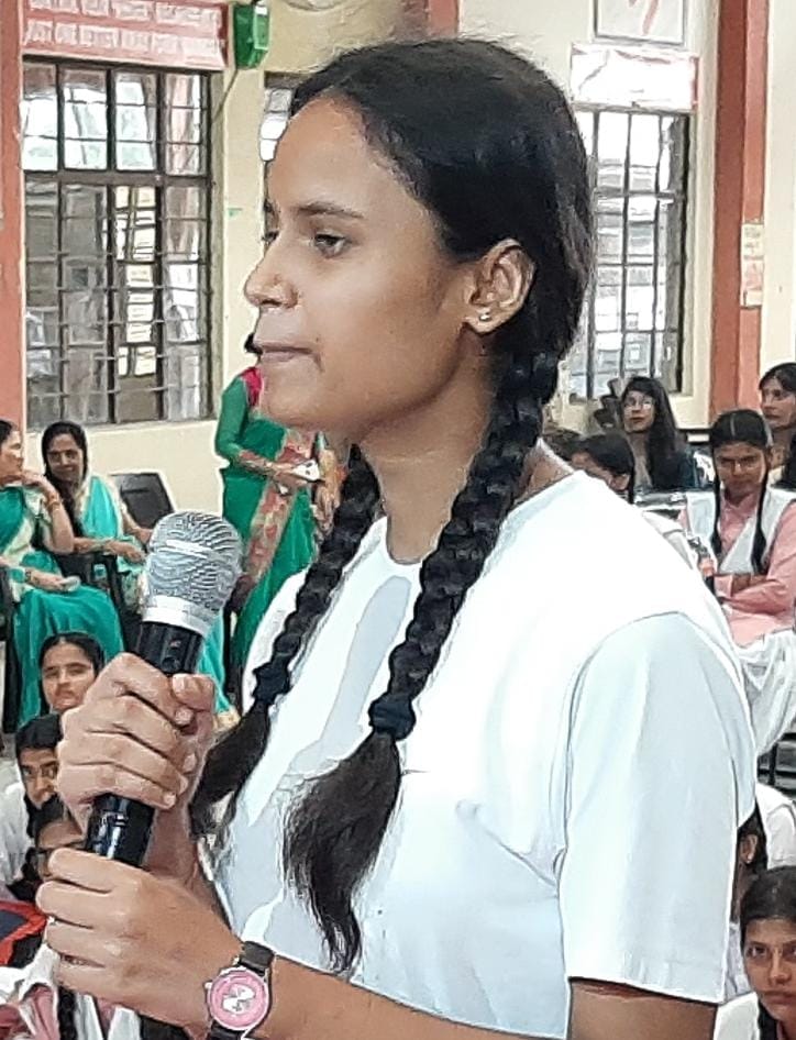 छात्रा तृप्ति शर्मा छात्रा तृप्ति शर्मा