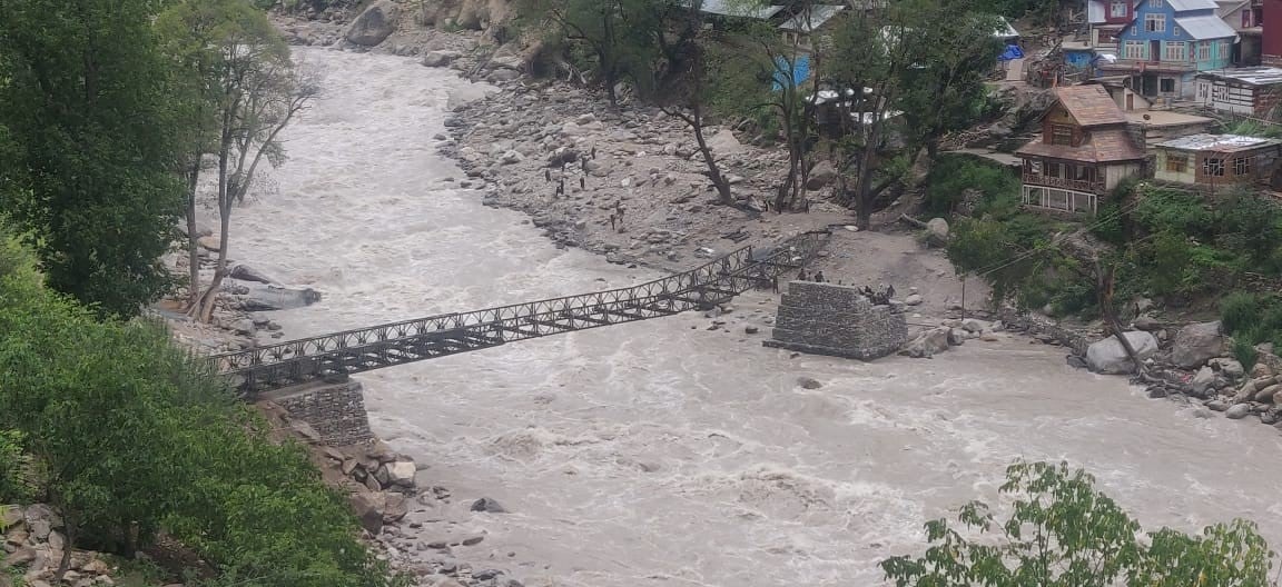 फोटो....भारतीय सेना नार्दन कंमाड उधमपुर के इंजीनियरों ने तय समय में मचैल मार्ग पर कुंडेल में बेली प फोटो....भारतीय सेना नार्दन कंमाड उधमपुर के इंजीनियरों ने तय समय में मचैल मार्ग पर कुंडेल में बेली प