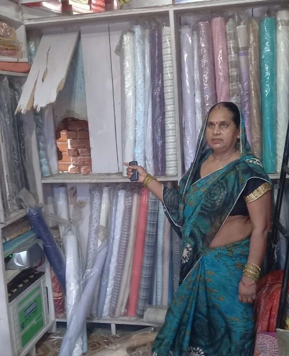 Hardoi, Thieves stole jewelery worth lakhs by putting a mask in the wall Hardoi, Thieves stole jewelery worth lakhs by putting a mask in the wall