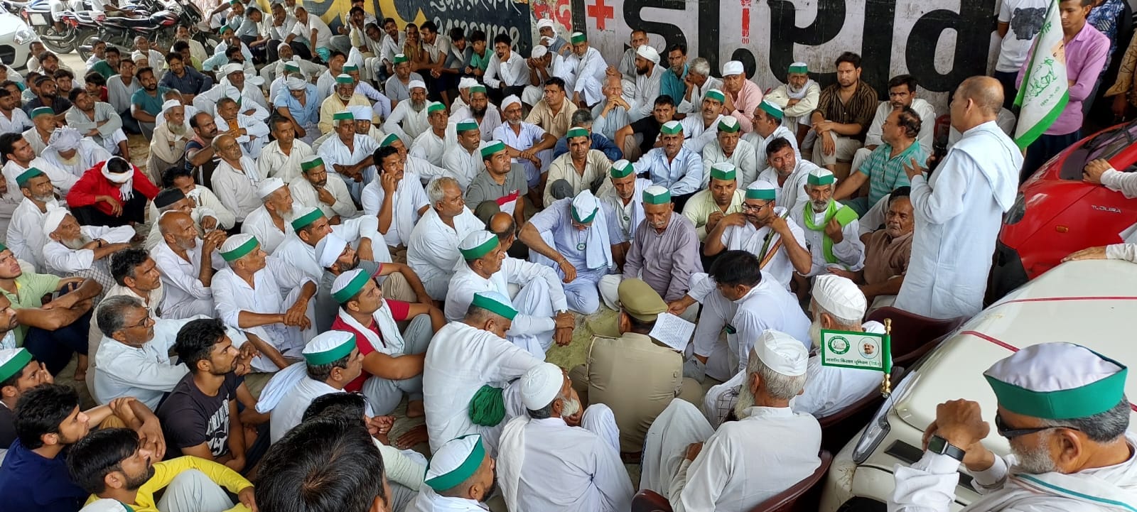 नागल में धरने को संबोधित करते भाकियू प्रदेश उपाध्यक्ष चौ विनय कुमार नागल में धरने को संबोधित करते भाकियू प्रदेश उपाध्यक्ष चौ विनय कुमार