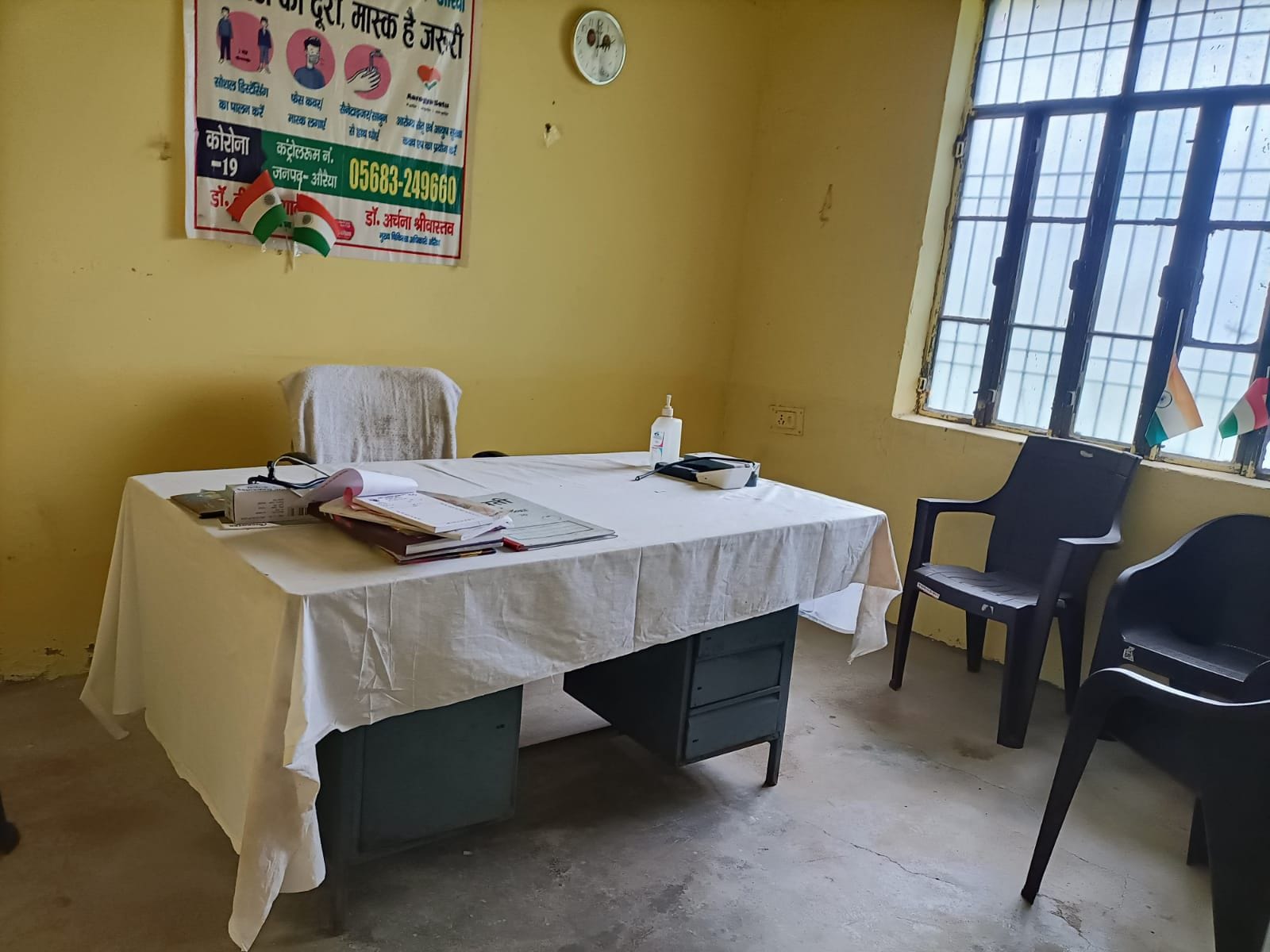 पुरर्वा सुजान अस्पताल में खाली पड़ा डाक्टर का कक्ष। संवाद पुरर्वा सुजान अस्पताल में खाली पड़ा डाक्टर का कक्ष। संवाद
