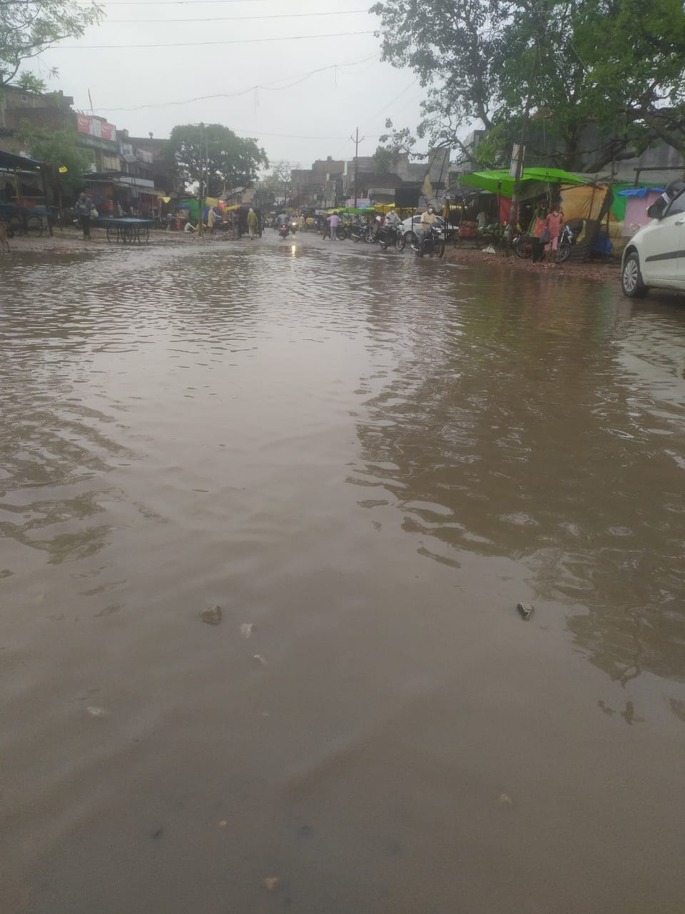 BASTI_मुण्डेरवा कस्बे में भरा बारिश का पानी। BASTI_मुण्डेरवा कस्बे में भरा बारिश का पानी।