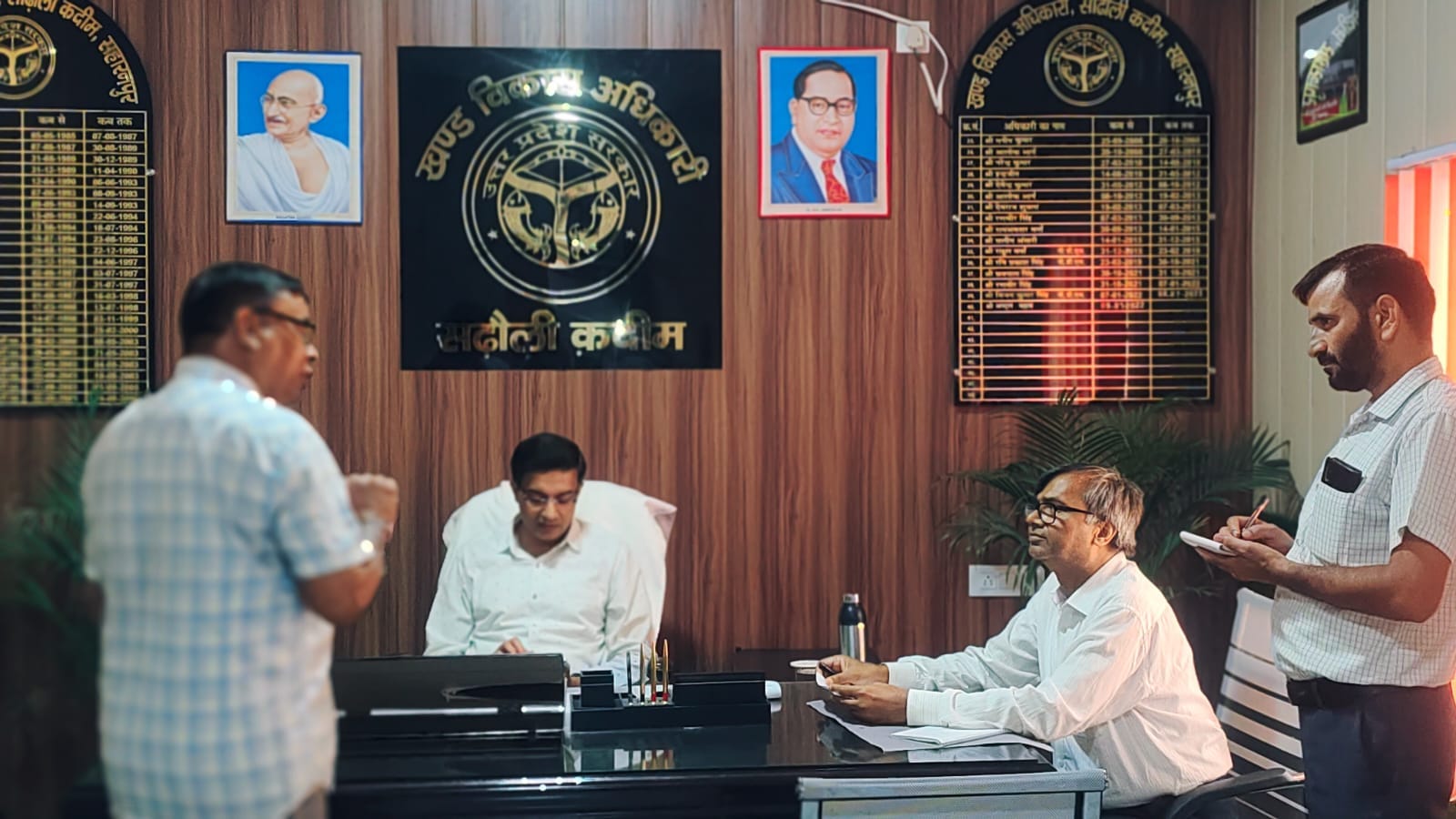 ब्लाक साढौली कदीम में निरीक्षण करते मंडलायुक्त डा लाकेश एम ब्लाक साढौली कदीम में निरीक्षण करते मंडलायुक्त डा लाकेश एम