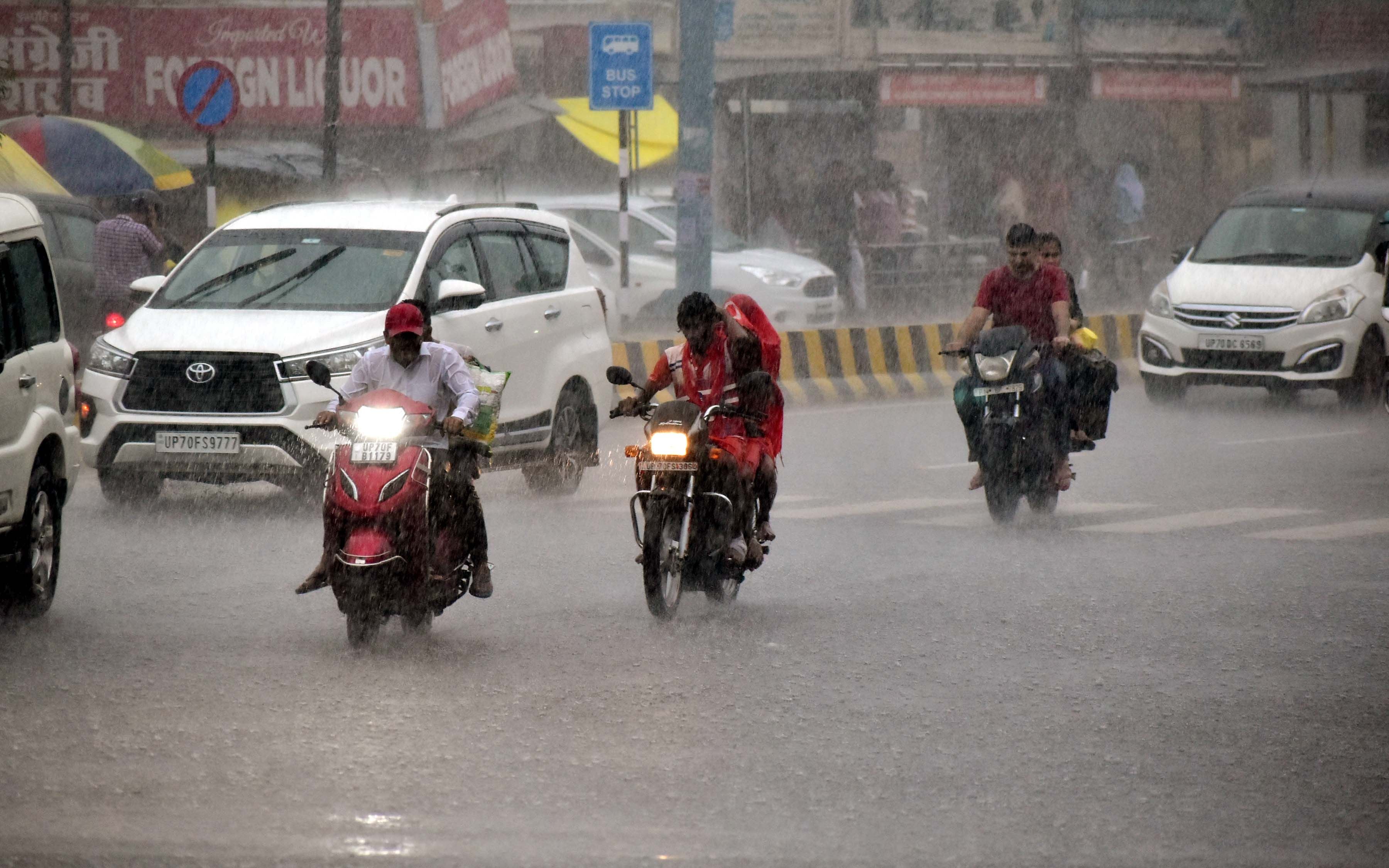 In one and a half hours of rain, the streets of the city became Talalaiya In one and a half hours of rain, the streets of the city became Talalaiya