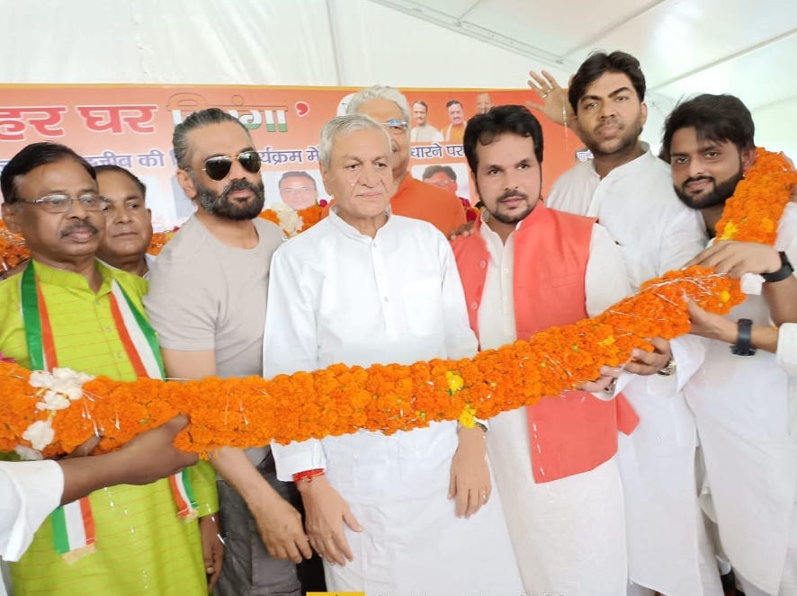 बिजनौर : नजीबाबाद में कैबिनेट मंत्री लक्ष्मी नारायण और फिल्म अभिनेता सुनील शेट्टी का स्वागत करत?